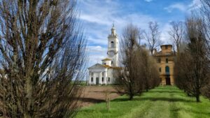 Oratorio della Beata Vergine del Buon Cuore – Vista con Villa Grasselli