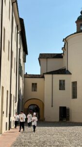 ALMA – Chiostro esterno e cuochi